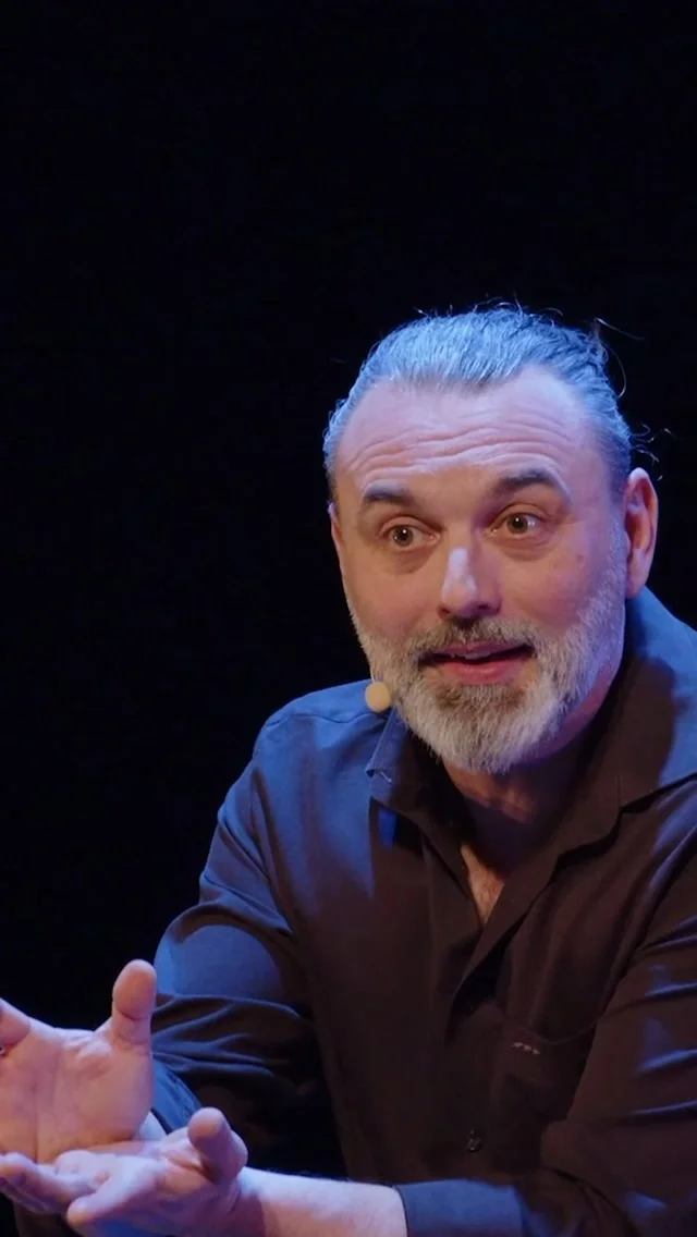 Espectáculo de humor y ciencia en Sapiens Café