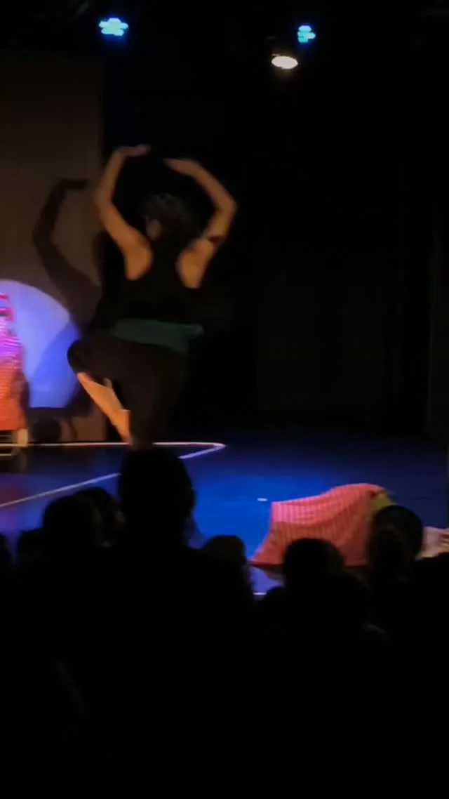 Espectáculo en vivo para público joven a las 15:30